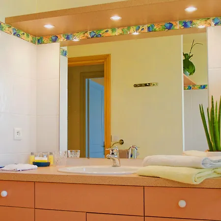 B&b-les Balcons De Maragon Bed and Breakfast 4*