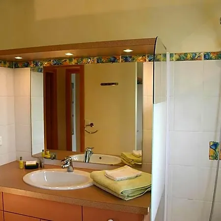 לינה וארוחת בוקר B&b-les Balcons De Maragon 4*